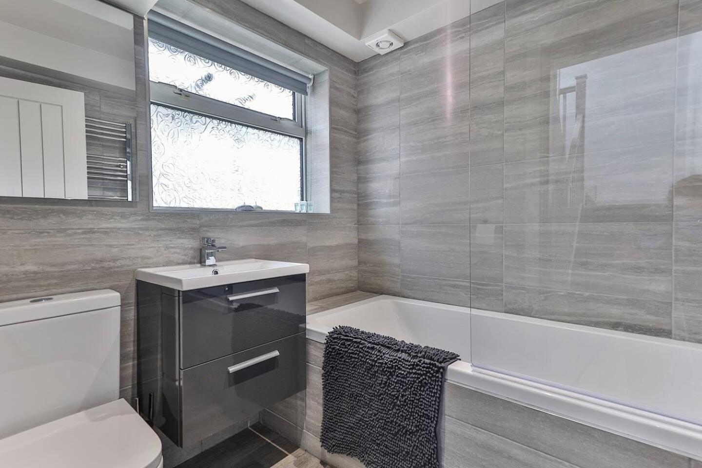 Newly Renovated 3 Bed 2 Bath Apartment & Parking Sheffield Exterior foto