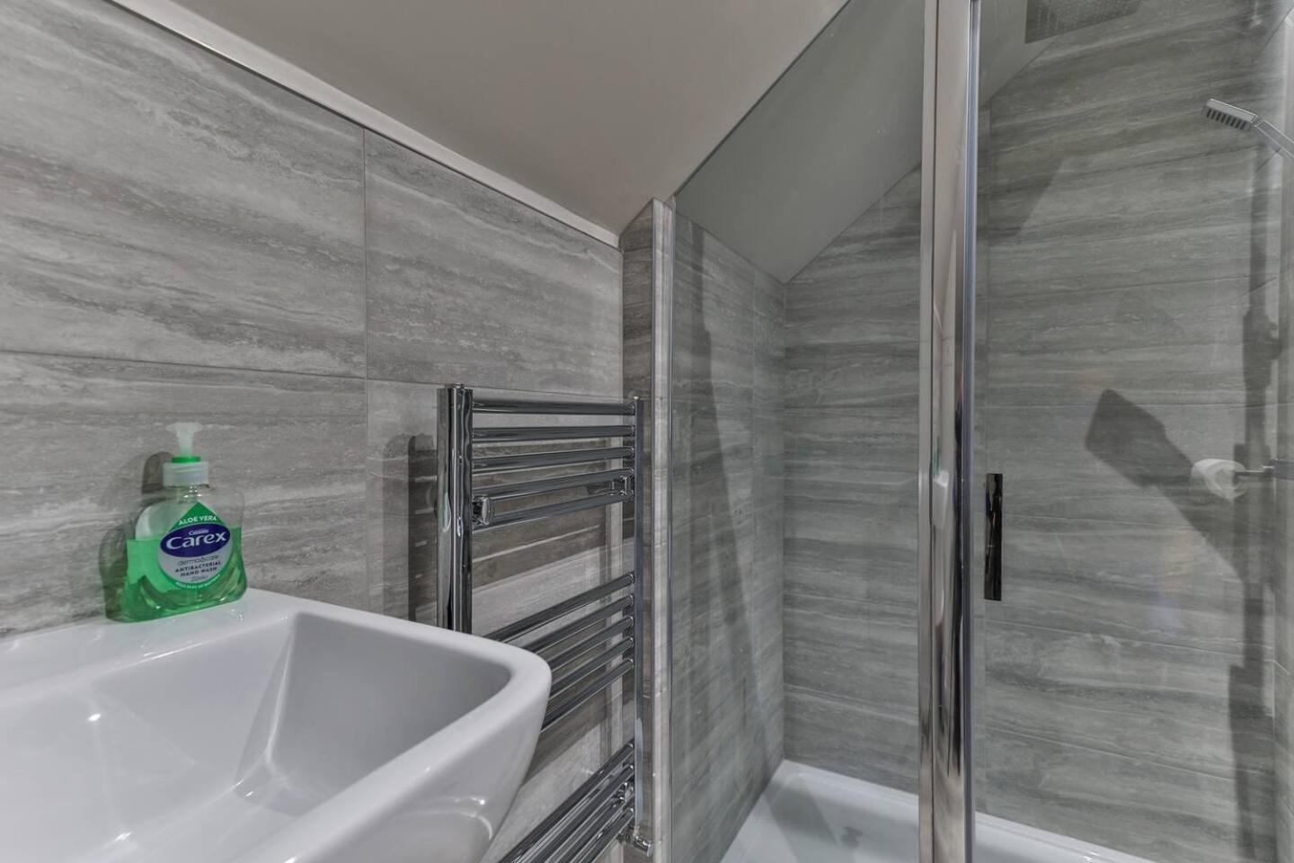Newly Renovated 3 Bed 2 Bath Apartment & Parking Sheffield Exterior foto